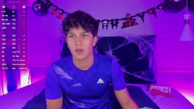 Leo Savage  online show from 10/21/25, 04:34