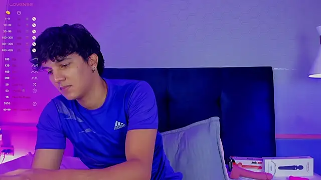 Leo Savage  online show from 11/09/25, 03:54