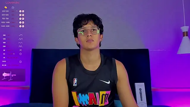 Leo Savage  online show from 11/05/25, 03:42