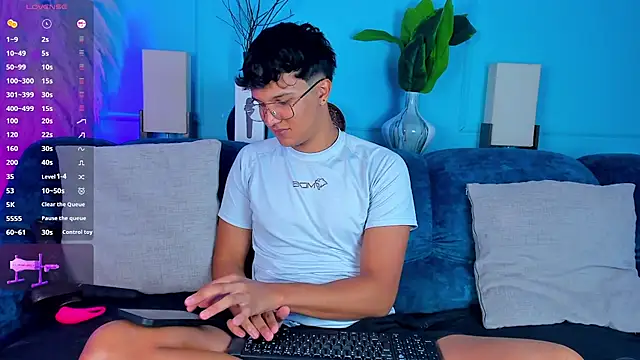 Leo Savage  online show from 01/12/26, 03:02