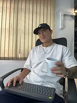 Snapshot of Alexander_ferre chatting on 07/03/26, 12:44 Alexander ferre online show from 07/03/26, 12:44