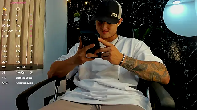 Alexander ferre online show from 10/06/25, 02:29