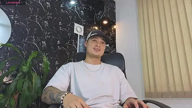 Snapshot of Alexander_ferre chatting on 05/01/26, 12:10 Alexander ferre online show from 05/01/26, 12:10