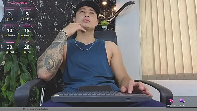 Snapshot of Alexander_ferre chatting on 05/12/26, 12:33 Alexander ferre online show from 05/12/26, 12:33