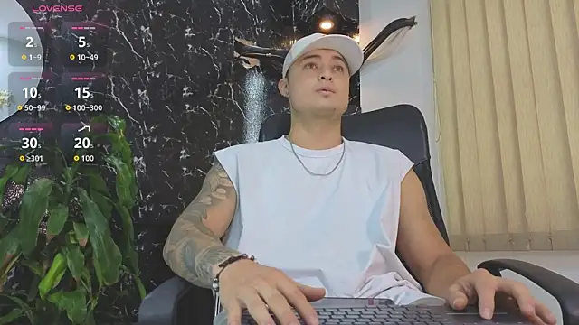 Snapshot of Alexander_ferre chatting on 05/13/26, 12:34 Alexander ferre online show from 05/13/26, 12:34