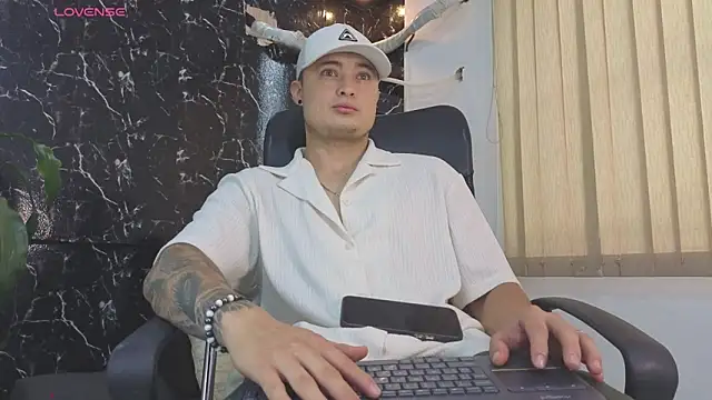 Snapshot of Alexander_ferre chatting on 05/29/26, 12:22 Alexander ferre online show from 05/29/26, 12:22