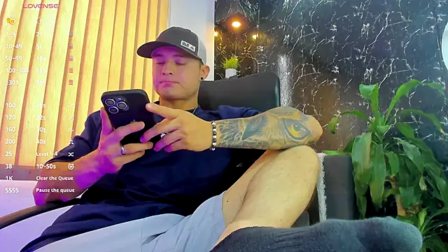 Alexander ferre online show from 09/26/25, 01:29