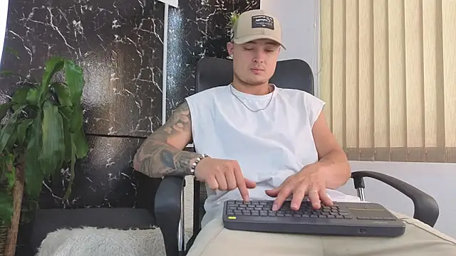 Alexander ferre online show from 04/15/26, 01:48