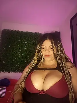 Snapshot of Eva_Luxei chatting on 10/12/25, 11:17 Eva Luxei online show from 10/12/25, 11:17