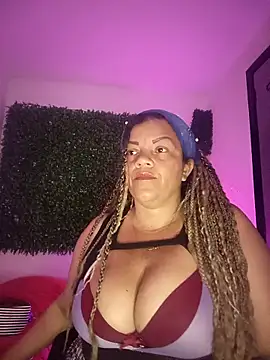 Snapshot of Eva_Luxei chatting on 10/17/25, 01:35 Eva Luxei online show from 10/17/25, 01:35