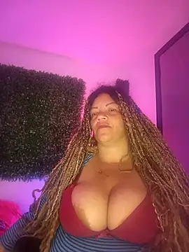 Snapshot of Eva_Luxei chatting on 09/22/25, 12:11 Eva Luxei online show from 09/22/25, 12:11