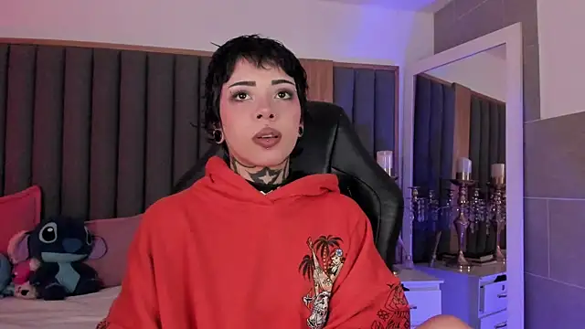 misstomie  online show from 12/03/25, 04:06