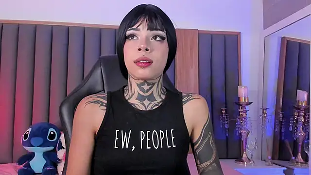 misstomie  online show from 11/11/25, 04:13