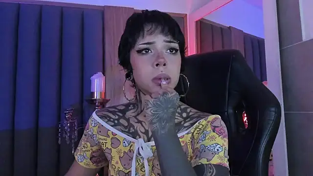 misstomie  online show from 04/17/26, 06:22