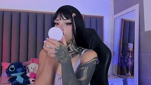 misstomie  online show from 11/10/25, 02:11