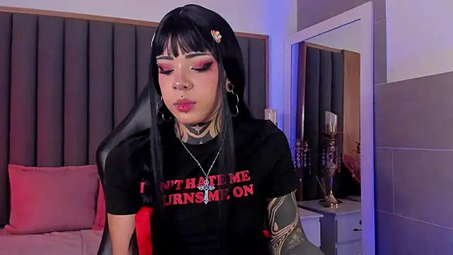 misstomie  online show from 10/22/25, 03:00