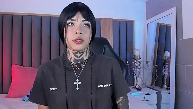 misstomie  online show from 11/28/25, 03:56