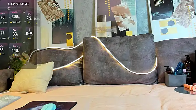 SlyFoxTales  online show from 11/26/25, 08:20