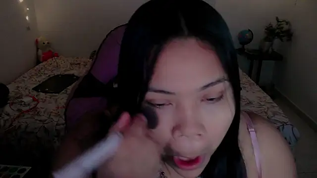 Snapshot of Juicy_elenxx chatting on 09/19/25, 03:43 Juicy elenxx online show from 09/19/25, 03:43