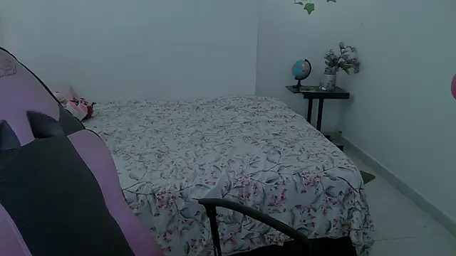 Snapshot of Juicy_elenxx chatting on 10/05/25, 06:09 Juicy elenxx online show from 10/05/25, 06:09
