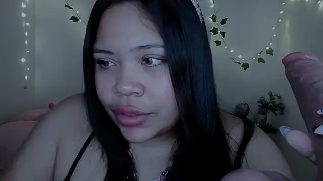 Snapshot of Juicy_elenxx chatting on 10/17/25, 01:31 Juicy elenxx online show from 10/17/25, 01:31