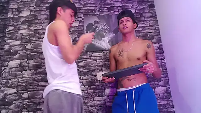 gustavo saaled19  online show from 10/19/25, 10:01