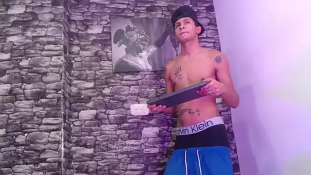 gustavo saaled19  online show from 10/20/25, 09:37