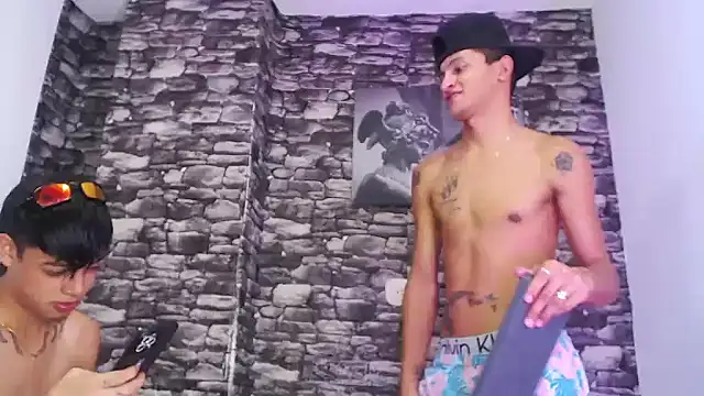 gustavo saaled19  online show from 10/21/25, 10:42