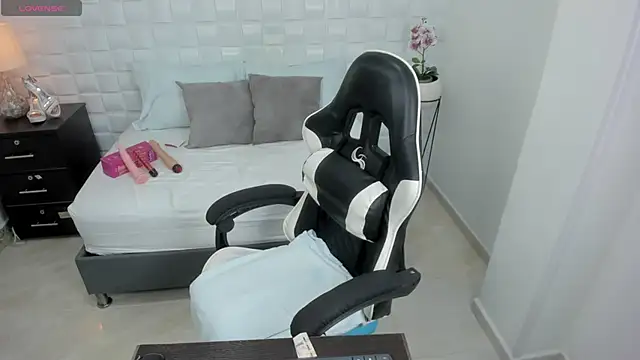 yulitza1025 online show from 10/21/25, 01:10