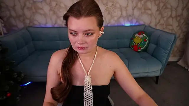 RedDoll  online show from 12/15/25, 06:14