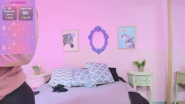 Nahomi Rivera online show from 10/09/25, 12:49