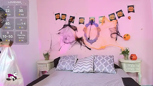 Nahomi Rivera online show from 10/28/25, 12:59