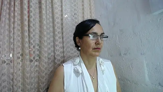 gabbyparker  online show from 11/24/25, 09:15