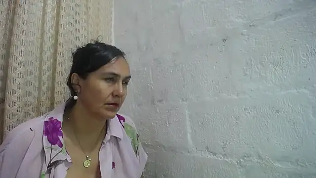 gabbyparker  online show from 05/06/26, 09:35
