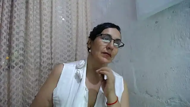 gabbyparker  online show from 12/02/25, 10:33