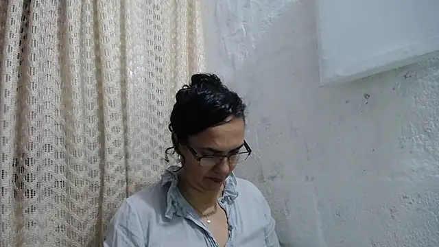 Snapshot of gabbyparker_ chatting on 10/09/25, 09:32 gabbyparker online show from 10/09/25, 09:32