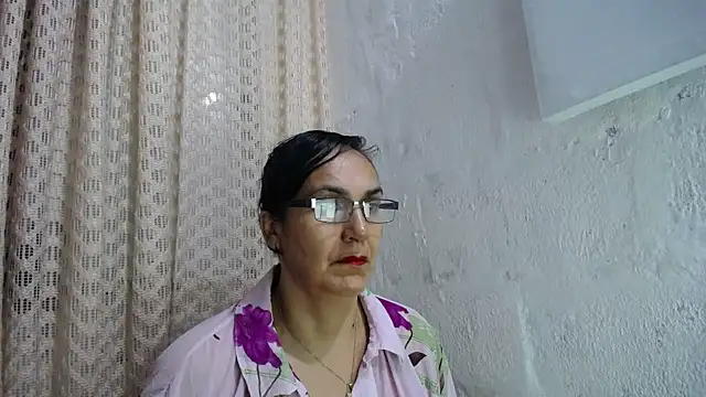 gabbyparker  online show from 11/21/25, 09:52