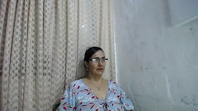 gabbyparker  online show from 11/11/25, 11:42