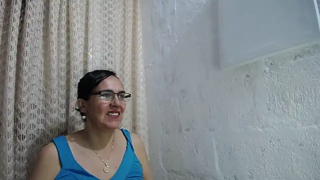 Snapshot of gabbyparker_ chatting on 10/10/25, 10:38 gabbyparker online show from 10/10/25, 10:38