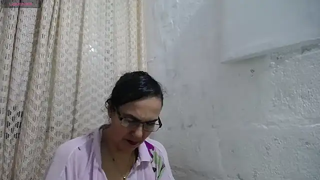 Snapshot of gabbyparker_ chatting on 09/17/25, 09:33 gabbyparker online show from 09/17/25, 09:33