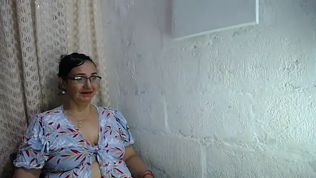Snapshot of gabbyparker_ chatting on 10/20/25, 09:43 gabbyparker online show from 10/20/25, 09:43