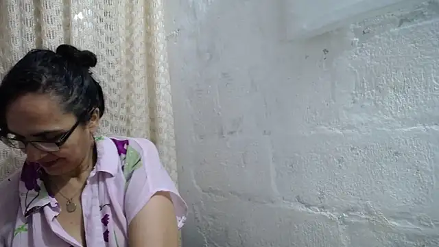 Snapshot of gabbyparker_ chatting on 10/11/25, 10:49 gabbyparker online show from 10/11/25, 10:49