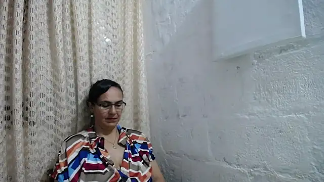 Snapshot of gabbyparker_ chatting on 10/08/25, 08:16 gabbyparker online show from 10/08/25, 08:16