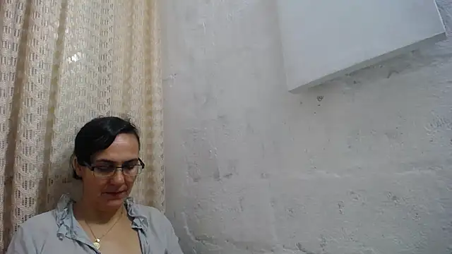 gabbyparker  online show from 12/16/25, 10:08