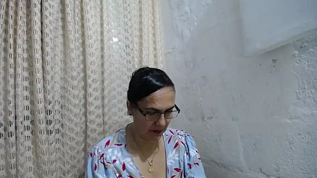 gabbyparker  online show from 11/06/25, 07:45