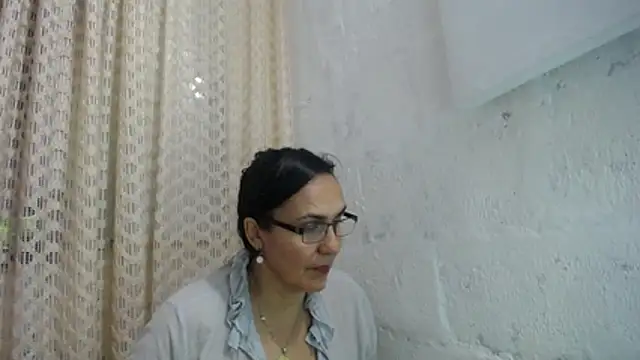 gabbyparker  online show from 12/18/25, 10:35