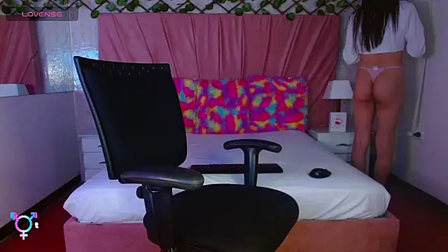 ximena butterfly2 online show from 11/30/25, 12:22