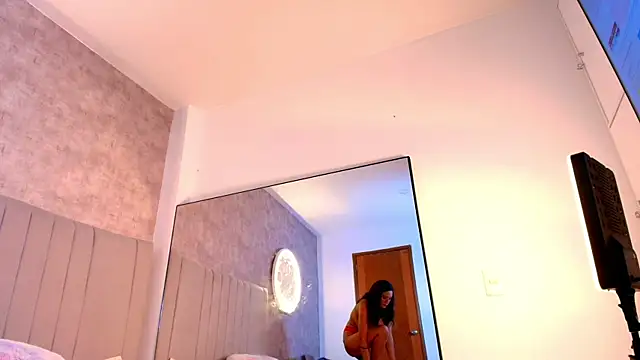 karla-ruiz online show from 10/04/25, 01:29