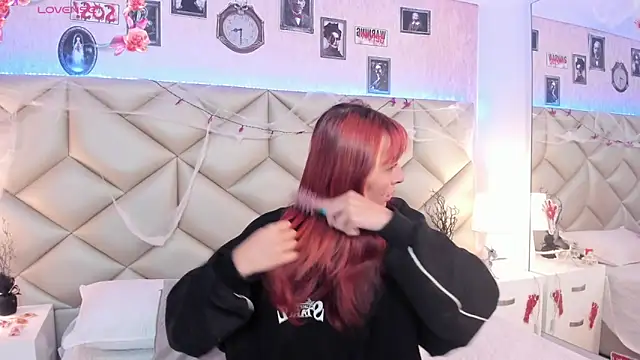 Snapshot of dafnne_hall chatting on 10/21/25, 04:23 dafnne hall online show from 10/21/25, 04:23