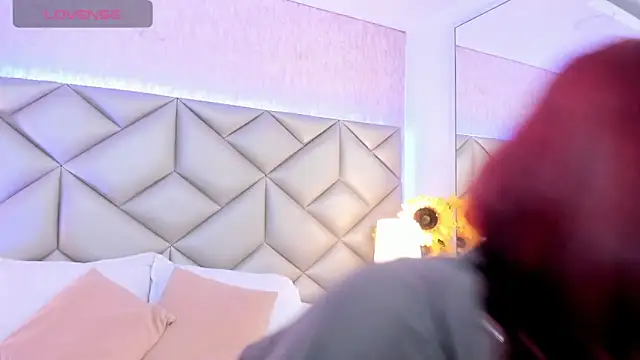 Snapshot of dafnne_hall chatting on 12/18/25, 04:50 dafnne hall online show from 12/18/25, 04:50